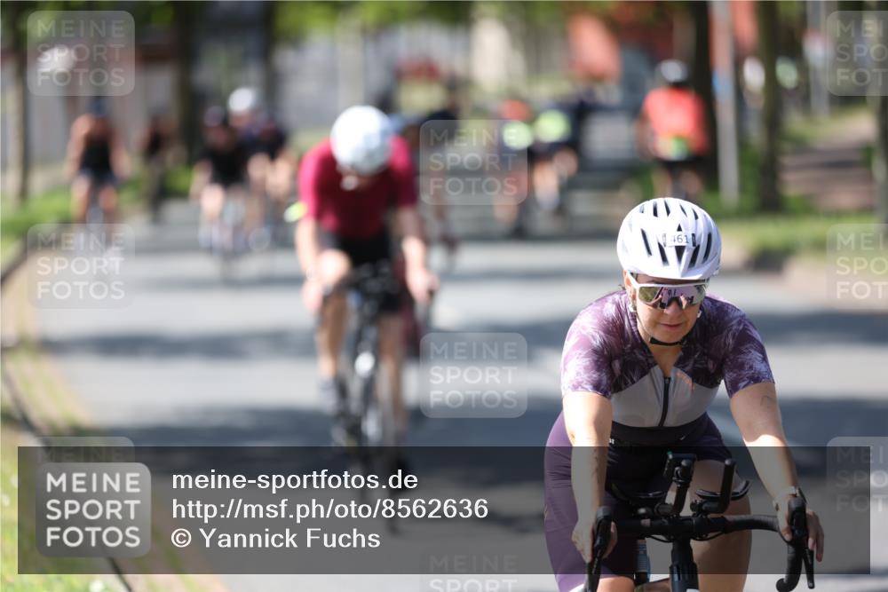 10.08.2025 - GEWOBA Citytriathlon Bremen Yannick Fuchs http://msf.ph/oto/8562636 10.08.2025 14:30:38 Radfahren 8, 12, 33, 107, 178, 328, 329, 338, 341, 345, 347, 356, 381, 399, 409, 416, 461, 492 meine-sportfotos.de