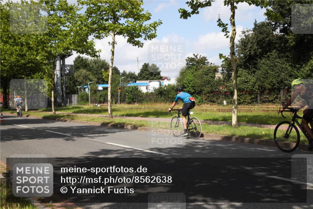 10.08.2025 - GEWOBA Citytriathlon Bremen Yannick Fuchs http://msf.ph/oto/8562638 10.08.2025 12:29:09 Radfahren 573, 576, 583, 605, 656, 1007 meine-sportfotos.de