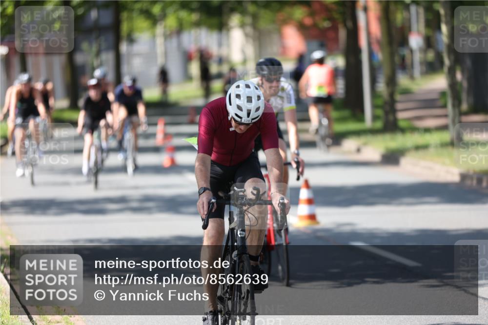 10.08.2025 - GEWOBA Citytriathlon Bremen Yannick Fuchs http://msf.ph/oto/8562639 10.08.2025 14:30:39 Radfahren 8, 12, 33, 107, 178, 328, 341, 345, 347, 356, 381, 399, 409, 416, 461, 492, 504 meine-sportfotos.de