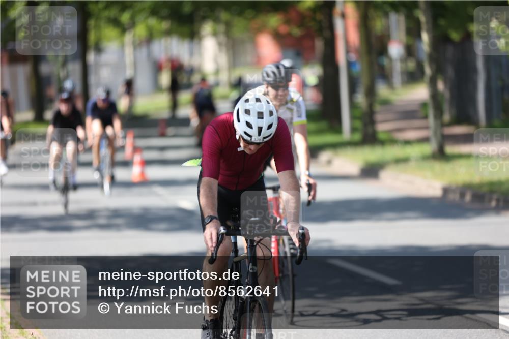 10.08.2025 - GEWOBA Citytriathlon Bremen Yannick Fuchs http://msf.ph/oto/8562641 10.08.2025 14:30:39 Radfahren 8, 12, 33, 107, 178, 328, 341, 345, 347, 356, 381, 399, 409, 416, 461, 492, 504 meine-sportfotos.de