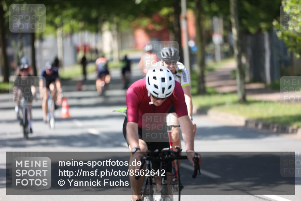 10.08.2025 - GEWOBA Citytriathlon Bremen Yannick Fuchs http://msf.ph/oto/8562642 10.08.2025 14:30:39 Radfahren 8, 12, 33, 107, 178, 328, 341, 345, 347, 356, 381, 399, 409, 416, 461, 492, 504 meine-sportfotos.de