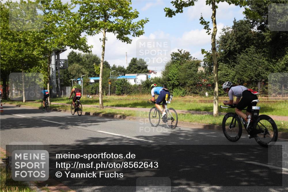 10.08.2025 - GEWOBA Citytriathlon Bremen Yannick Fuchs http://msf.ph/oto/8562643 10.08.2025 12:29:10 Radfahren 573, 576, 583, 605, 656, 799, 1007 meine-sportfotos.de