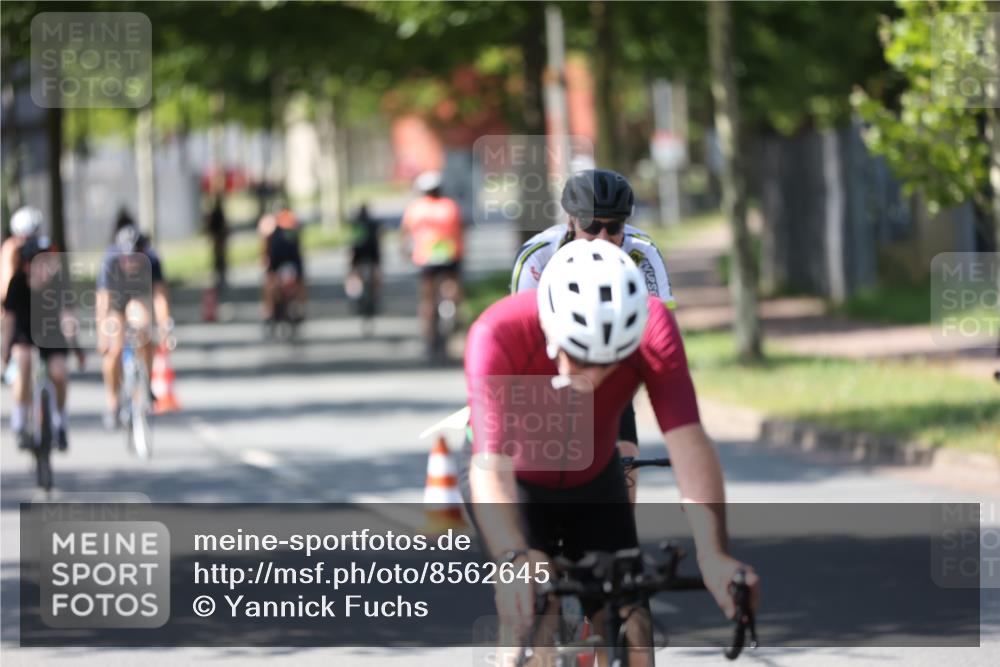 10.08.2025 - GEWOBA Citytriathlon Bremen Yannick Fuchs http://msf.ph/oto/8562645 10.08.2025 14:30:39 Radfahren 8, 12, 33, 107, 178, 328, 341, 345, 347, 356, 381, 399, 409, 416, 461, 492, 504 meine-sportfotos.de