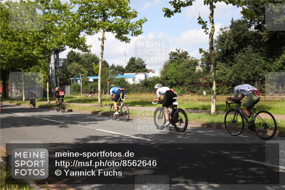 10.08.2025 - GEWOBA Citytriathlon Bremen Yannick Fuchs http://msf.ph/oto/8562646 10.08.2025 12:29:11 Radfahren 573, 576, 583, 605, 656, 799, 1007 meine-sportfotos.de