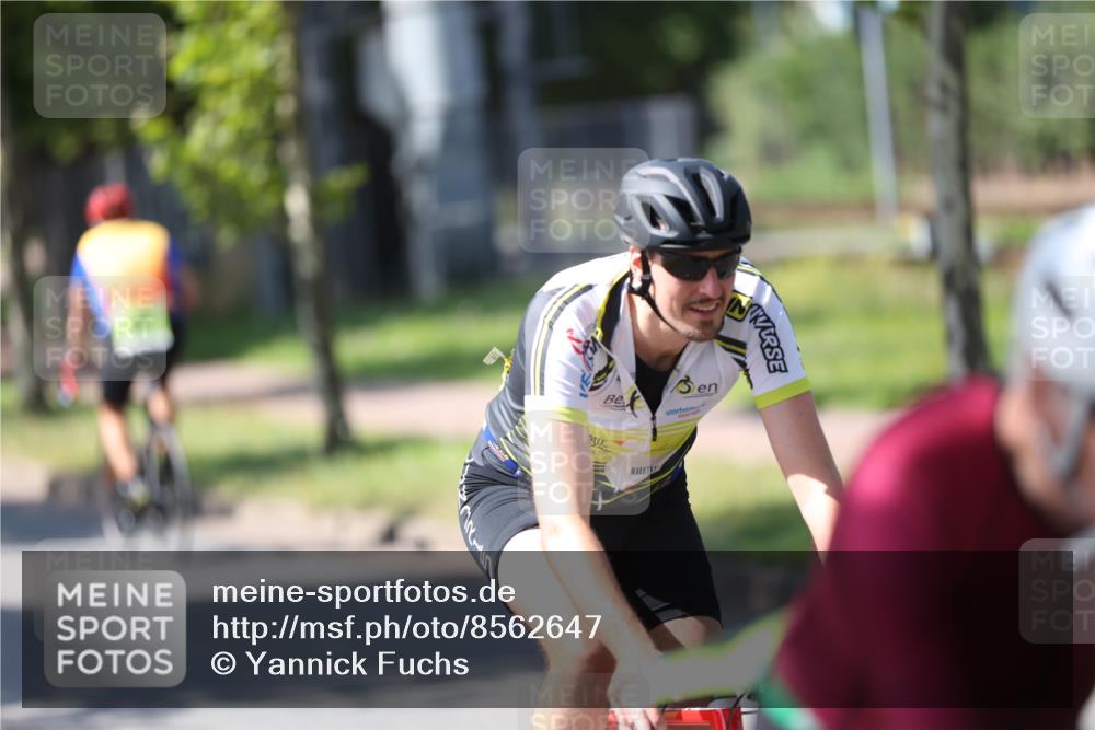 10.08.2025 - GEWOBA Citytriathlon Bremen Yannick Fuchs http://msf.ph/oto/8562647 10.08.2025 14:30:40 Radfahren 8, 12, 107, 178, 328, 341, 345, 347, 356, 381, 399, 409, 416, 461, 492, 504 meine-sportfotos.de