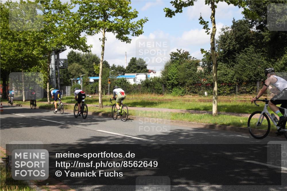 10.08.2025 - GEWOBA Citytriathlon Bremen Yannick Fuchs http://msf.ph/oto/8562649 10.08.2025 12:29:12 Radfahren 573, 576, 583, 605, 656, 799, 1007 meine-sportfotos.de