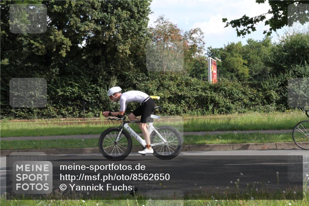 10.08.2025 - GEWOBA Citytriathlon Bremen Yannick Fuchs http://msf.ph/oto/8562650 10.08.2025 10:40:58 Radfahren 37, 67, 73, 139, 141, 153, 203, 237, 369, 431 meine-sportfotos.de
