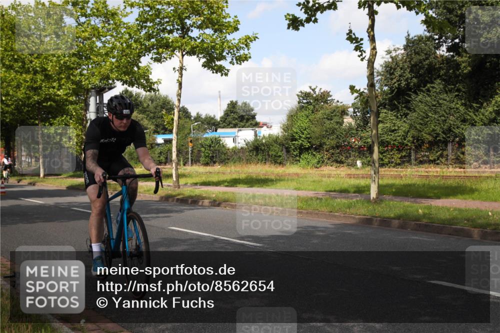 10.08.2025 - GEWOBA Citytriathlon Bremen Yannick Fuchs http://msf.ph/oto/8562654 10.08.2025 12:29:16 Radfahren 576, 583, 605, 656, 679, 799, 1007, 1030 meine-sportfotos.de