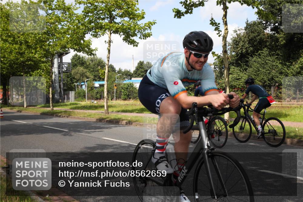 10.08.2025 - GEWOBA Citytriathlon Bremen Yannick Fuchs http://msf.ph/oto/8562659 10.08.2025 12:29:17 Radfahren 576, 583, 605, 656, 679, 771, 799, 1007, 1030 meine-sportfotos.de