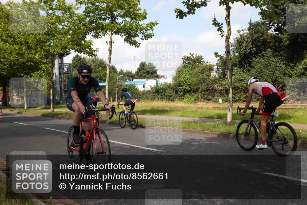 10.08.2025 - GEWOBA Citytriathlon Bremen Yannick Fuchs http://msf.ph/oto/8562661 10.08.2025 12:29:18 Radfahren 576, 583, 605, 656, 679, 771, 799, 1007, 1030 meine-sportfotos.de