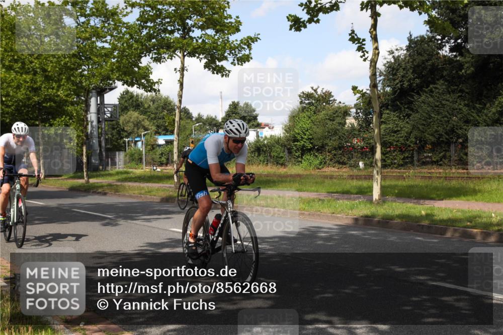 10.08.2025 - GEWOBA Citytriathlon Bremen Yannick Fuchs http://msf.ph/oto/8562668 10.08.2025 12:29:23 Radfahren 576, 583, 605, 656, 679, 687, 771, 799, 927, 1007, 1030 meine-sportfotos.de