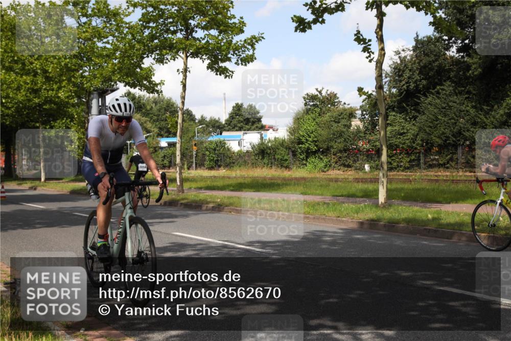 10.08.2025 - GEWOBA Citytriathlon Bremen Yannick Fuchs http://msf.ph/oto/8562670 10.08.2025 12:29:23 Radfahren 576, 583, 605, 656, 679, 687, 771, 799, 927, 1007, 1030 meine-sportfotos.de