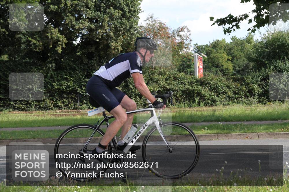 10.08.2025 - GEWOBA Citytriathlon Bremen Yannick Fuchs http://msf.ph/oto/8562671 10.08.2025 10:41:03 Radfahren 37, 73, 139, 153, 203, 237, 369, 431 meine-sportfotos.de