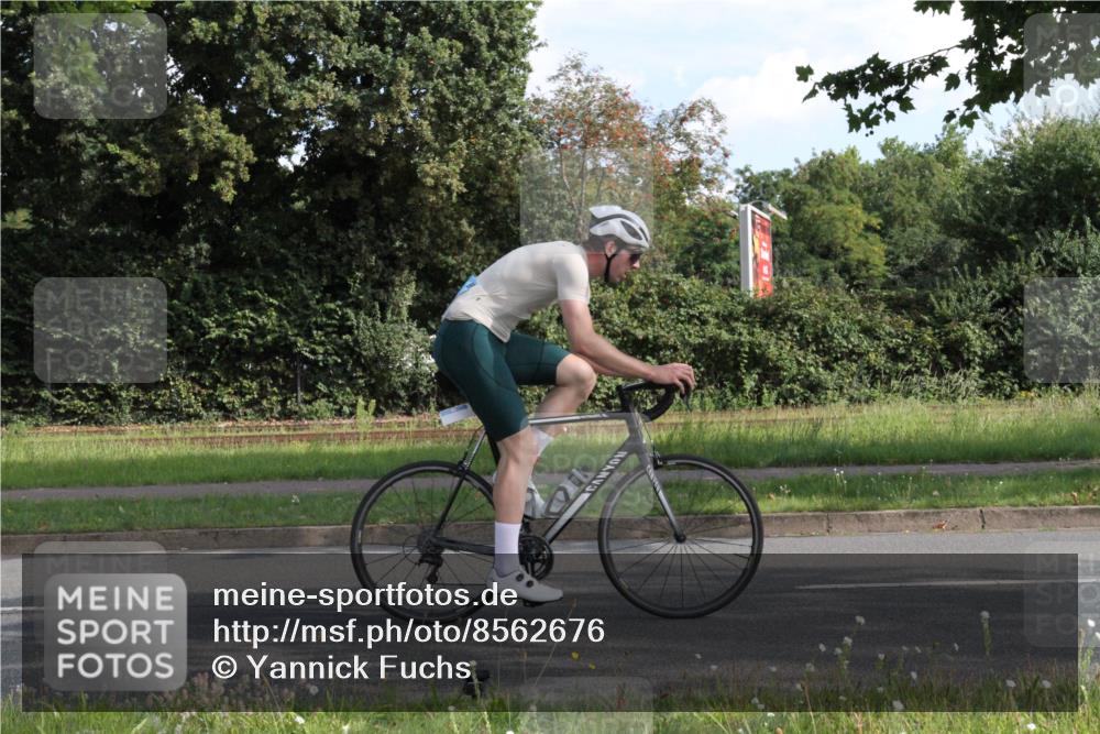 10.08.2025 - GEWOBA Citytriathlon Bremen Yannick Fuchs http://msf.ph/oto/8562676 10.08.2025 10:41:04 Radfahren 37, 73, 139, 153, 203, 237, 369, 431 meine-sportfotos.de