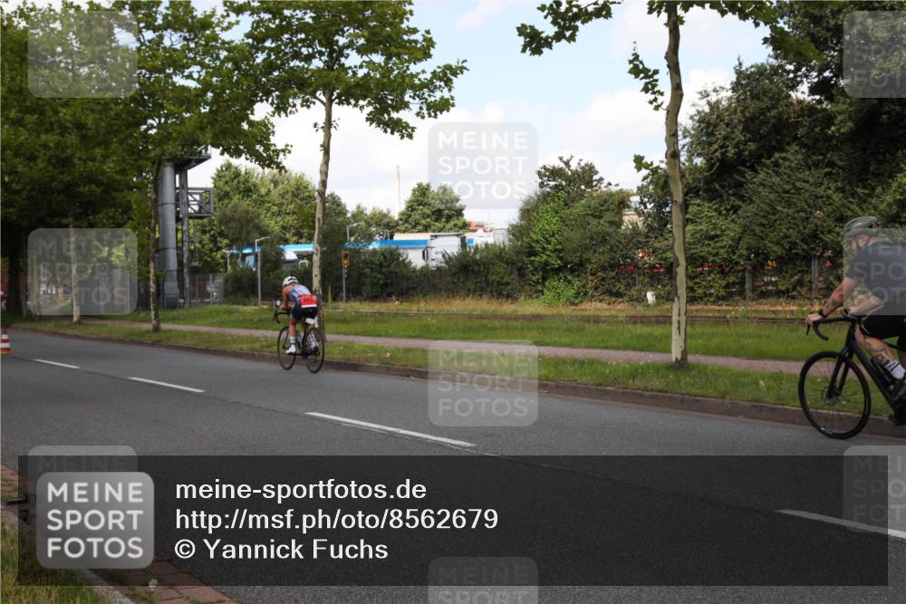10.08.2025 - GEWOBA Citytriathlon Bremen Yannick Fuchs http://msf.ph/oto/8562679 10.08.2025 12:29:29 Radfahren 583, 605, 645, 679, 687, 771, 799, 922, 927, 1007, 1030 meine-sportfotos.de