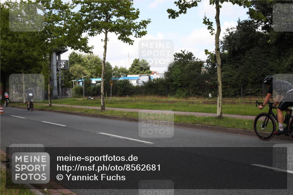 10.08.2025 - GEWOBA Citytriathlon Bremen Yannick Fuchs http://msf.ph/oto/8562681 10.08.2025 12:29:31 Radfahren 583, 605, 645, 679, 687, 771, 799, 922, 927, 1030 meine-sportfotos.de