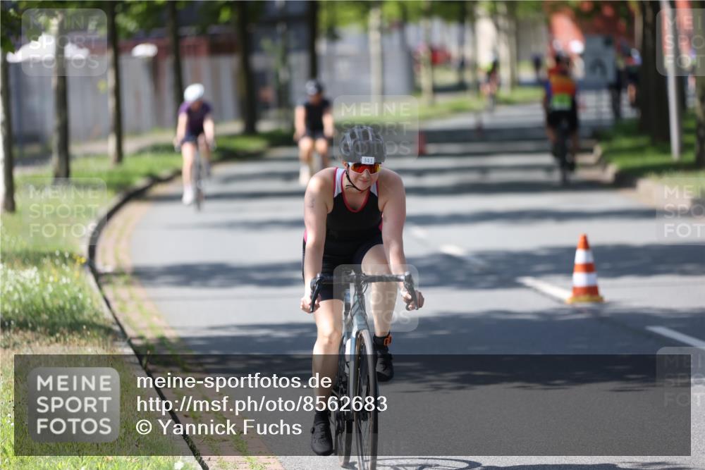 10.08.2025 - GEWOBA Citytriathlon Bremen Yannick Fuchs http://msf.ph/oto/8562683 10.08.2025 14:30:44 Radfahren 12, 107, 175, 178, 328, 341, 345, 356, 381, 399, 409, 416, 461, 504, 510 meine-sportfotos.de
