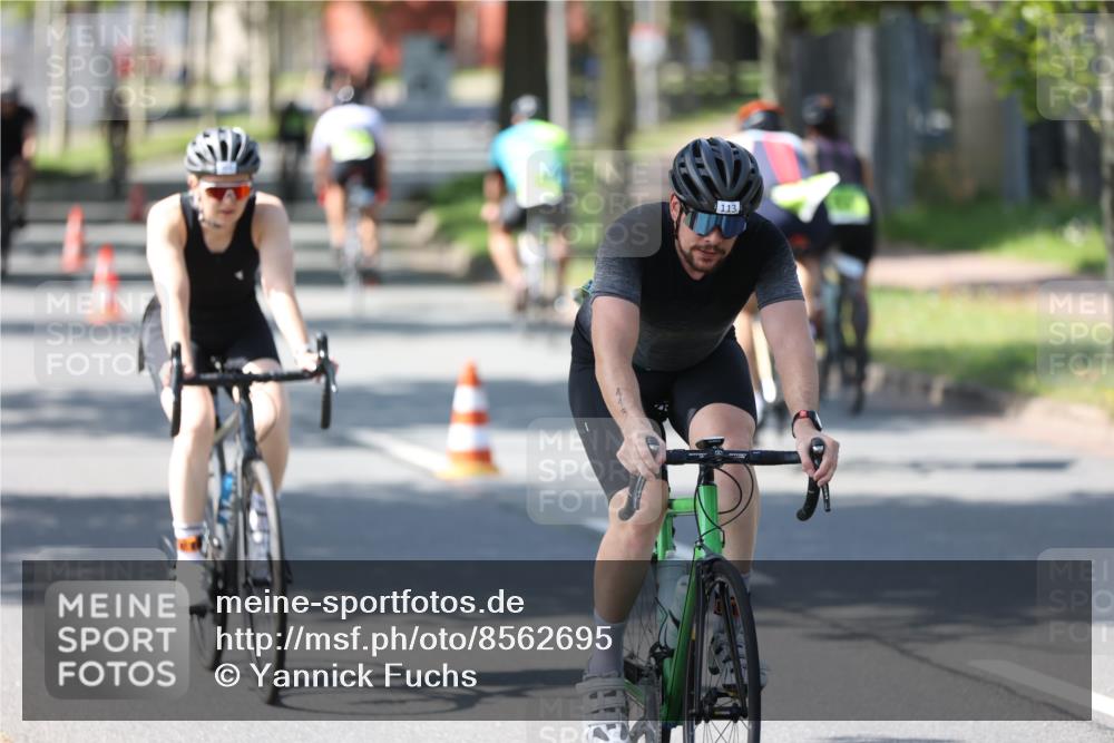 10.08.2025 - GEWOBA Citytriathlon Bremen Yannick Fuchs http://msf.ph/oto/8562695 10.08.2025 14:32:16 Radfahren 104, 105, 113, 284, 299, 344, 355, 359, 362, 366, 370, 376, 411, 433, 463, 489, 508 meine-sportfotos.de