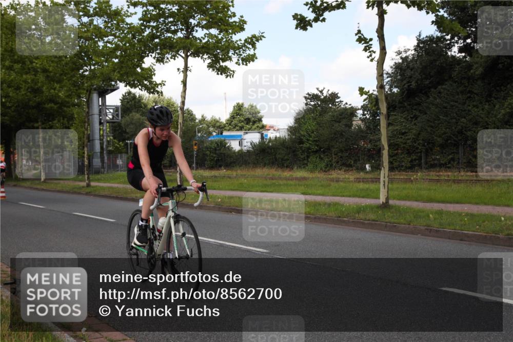 10.08.2025 - GEWOBA Citytriathlon Bremen Yannick Fuchs http://msf.ph/oto/8562700 10.08.2025 12:29:42 Radfahren 645, 687, 688, 699, 751, 771, 922, 927, 942 meine-sportfotos.de