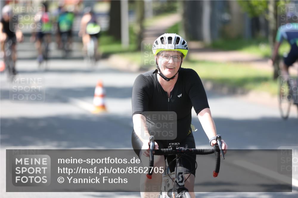 10.08.2025 - GEWOBA Citytriathlon Bremen Yannick Fuchs http://msf.ph/oto/8562705 10.08.2025 14:32:18 Radfahren 104, 105, 113, 284, 299, 344, 355, 359, 362, 366, 370, 376, 393, 411, 433, 463, 489, 508 meine-sportfotos.de