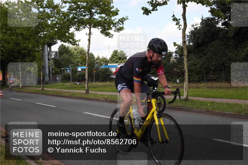 10.08.2025 - GEWOBA Citytriathlon Bremen Yannick Fuchs http://msf.ph/oto/8562706 10.08.2025 12:29:47 Radfahren 645, 688, 699, 751, 922, 927, 942 meine-sportfotos.de