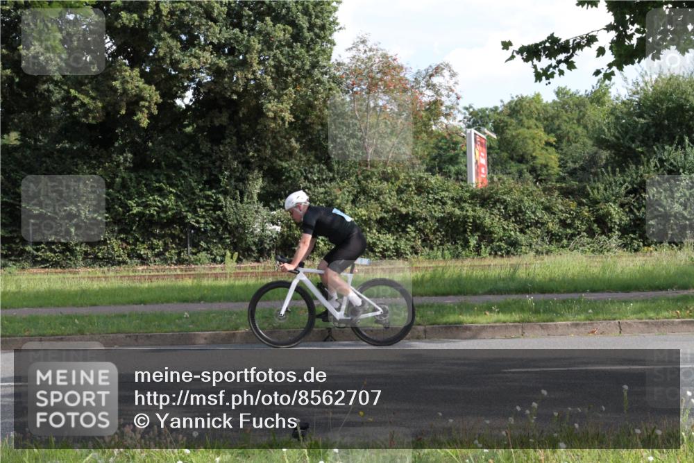 10.08.2025 - GEWOBA Citytriathlon Bremen Yannick Fuchs http://msf.ph/oto/8562707 10.08.2025 10:41:10 Radfahren 37, 139, 153, 191, 203, 237, 369 meine-sportfotos.de