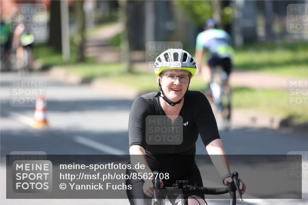 10.08.2025 - GEWOBA Citytriathlon Bremen Yannick Fuchs http://msf.ph/oto/8562708 10.08.2025 14:32:18 Radfahren 104, 105, 113, 284, 299, 344, 355, 359, 362, 366, 370, 376, 393, 411, 433, 463, 489, 508 meine-sportfotos.de