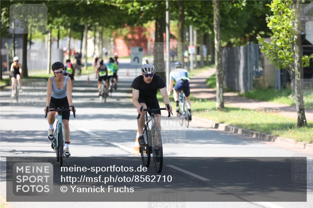 10.08.2025 - GEWOBA Citytriathlon Bremen Yannick Fuchs http://msf.ph/oto/8562710 10.08.2025 14:32:20 Radfahren 104, 105, 113, 284, 299, 344, 355, 359, 362, 366, 370, 376, 393, 433, 463, 489, 508 meine-sportfotos.de