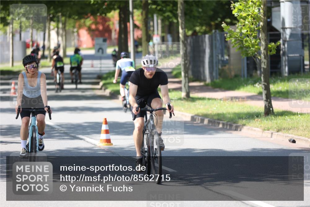 10.08.2025 - GEWOBA Citytriathlon Bremen Yannick Fuchs http://msf.ph/oto/8562715 10.08.2025 14:32:20 Radfahren 104, 105, 113, 284, 299, 344, 355, 359, 362, 366, 370, 376, 393, 433, 463, 489, 508 meine-sportfotos.de