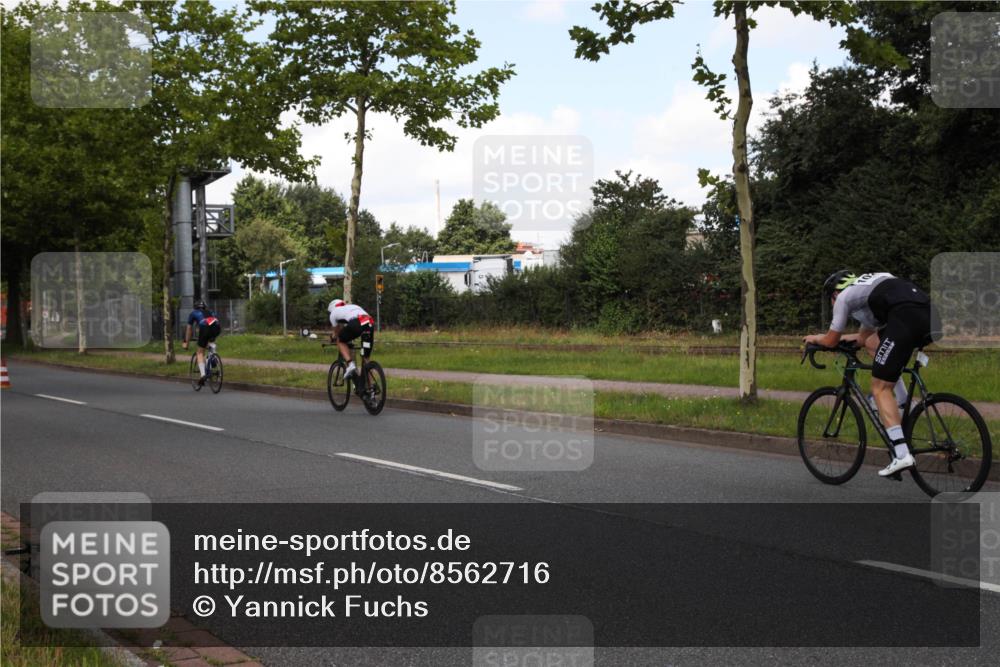 10.08.2025 - GEWOBA Citytriathlon Bremen Yannick Fuchs http://msf.ph/oto/8562716 10.08.2025 12:29:55 Radfahren 640, 675, 688, 699, 717, 751, 769, 875, 942, 960 meine-sportfotos.de