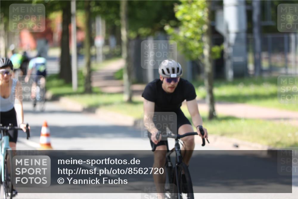 10.08.2025 - GEWOBA Citytriathlon Bremen Yannick Fuchs http://msf.ph/oto/8562720 10.08.2025 14:32:20 Radfahren 104, 105, 113, 284, 299, 344, 355, 359, 362, 366, 370, 376, 393, 433, 463, 489, 508 meine-sportfotos.de