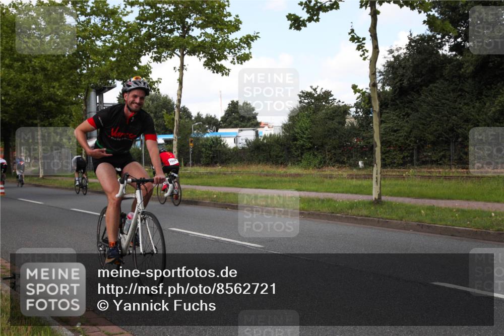 10.08.2025 - GEWOBA Citytriathlon Bremen Yannick Fuchs http://msf.ph/oto/8562721 10.08.2025 12:29:57 Radfahren 640, 675, 688, 699, 717, 751, 760, 769, 875, 942, 960 meine-sportfotos.de