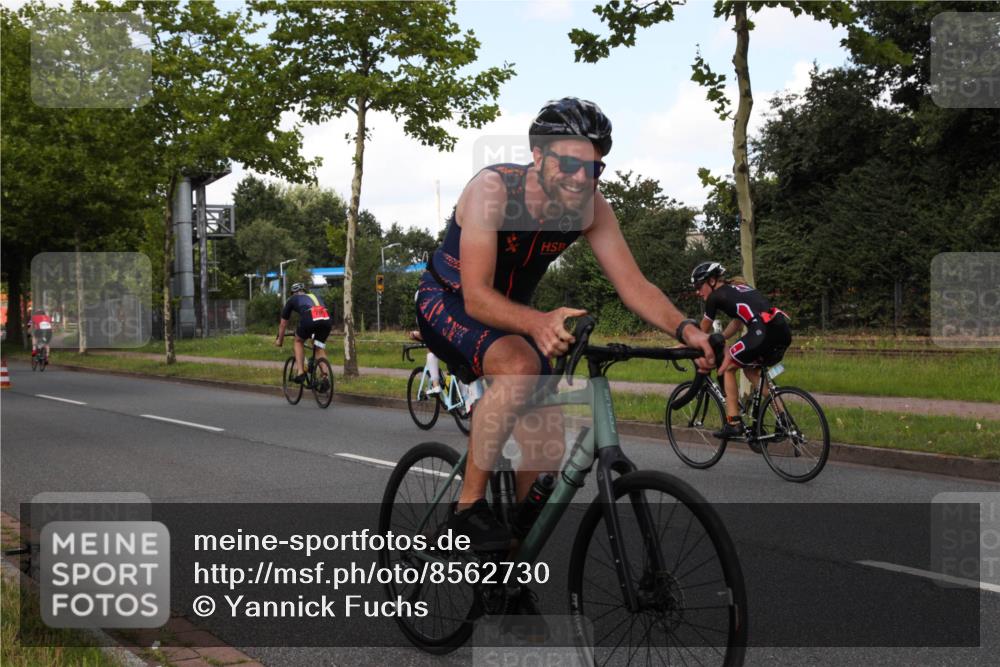 10.08.2025 - GEWOBA Citytriathlon Bremen Yannick Fuchs http://msf.ph/oto/8562730 10.08.2025 12:29:59 Radfahren 640, 675, 688, 699, 717, 760, 769, 875, 884, 942, 960 meine-sportfotos.de