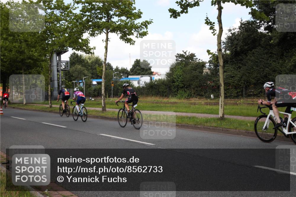 10.08.2025 - GEWOBA Citytriathlon Bremen Yannick Fuchs http://msf.ph/oto/8562733 10.08.2025 12:29:59 Radfahren 640, 675, 688, 699, 717, 760, 769, 875, 884, 942, 960 meine-sportfotos.de