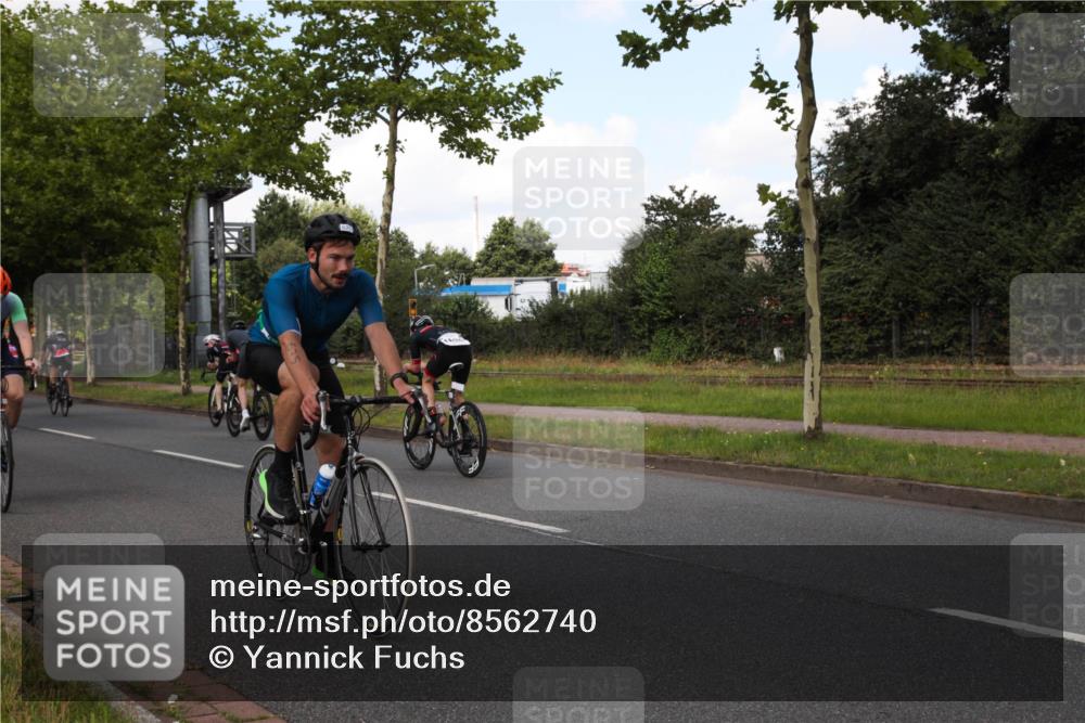 10.08.2025 - GEWOBA Citytriathlon Bremen Yannick Fuchs http://msf.ph/oto/8562740 10.08.2025 12:30:01 Radfahren 640, 675, 688, 699, 717, 760, 769, 875, 884, 942, 960 meine-sportfotos.de