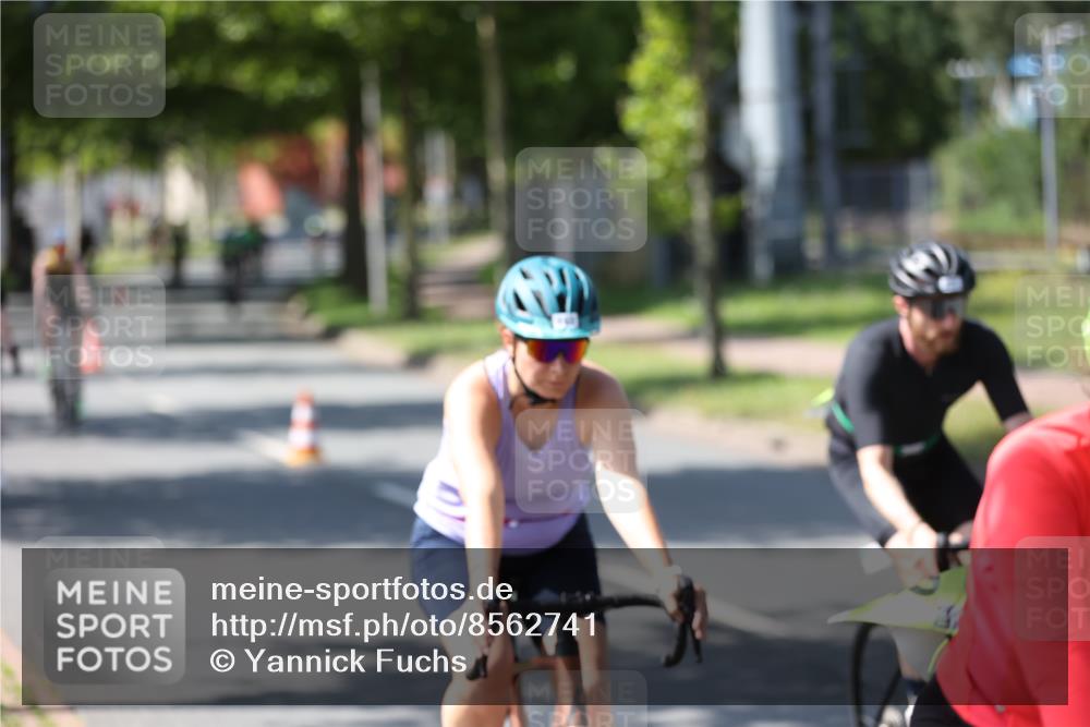10.08.2025 - GEWOBA Citytriathlon Bremen Yannick Fuchs http://msf.ph/oto/8562741 10.08.2025 14:32:23 Radfahren 104, 105, 113, 284, 299, 344, 355, 359, 362, 366, 370, 393, 433, 463, 489, 508 meine-sportfotos.de