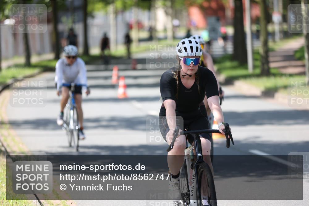 10.08.2025 - GEWOBA Citytriathlon Bremen Yannick Fuchs http://msf.ph/oto/8562747 10.08.2025 14:32:24 Radfahren 105, 113, 284, 299, 344, 355, 362, 366, 370, 393, 433, 463, 489, 508 meine-sportfotos.de