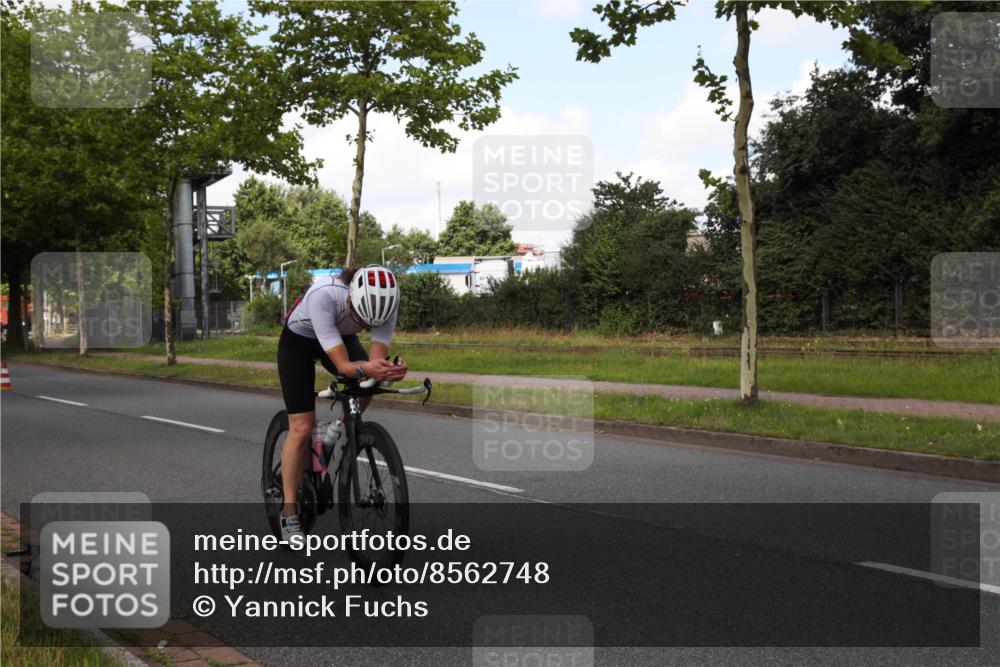10.08.2025 - GEWOBA Citytriathlon Bremen Yannick Fuchs http://msf.ph/oto/8562748 10.08.2025 12:30:05 Radfahren 640, 675, 688, 699, 717, 760, 769, 875, 884, 935, 960, 1013 meine-sportfotos.de