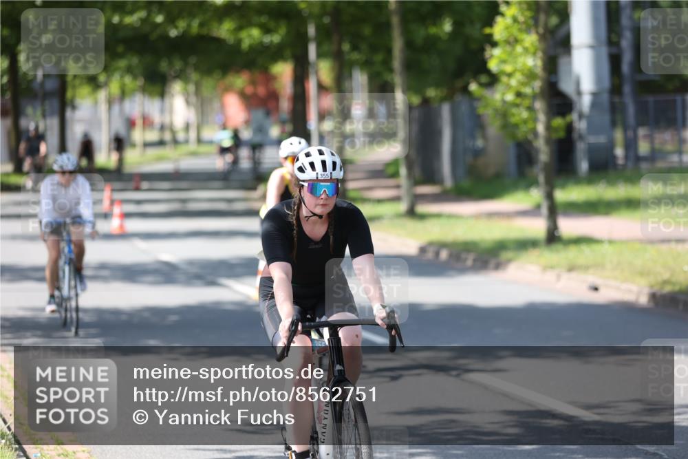 10.08.2025 - GEWOBA Citytriathlon Bremen Yannick Fuchs http://msf.ph/oto/8562751 10.08.2025 14:32:24 Radfahren 105, 113, 284, 299, 344, 355, 362, 366, 370, 393, 433, 463, 489, 508 meine-sportfotos.de