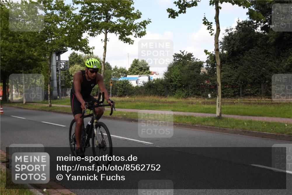 10.08.2025 - GEWOBA Citytriathlon Bremen Yannick Fuchs http://msf.ph/oto/8562752 10.08.2025 12:30:06 Radfahren 640, 675, 699, 717, 760, 769, 875, 884, 935, 960, 1013 meine-sportfotos.de