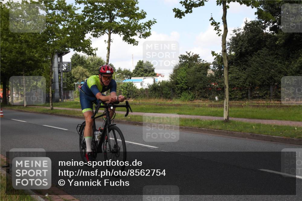 10.08.2025 - GEWOBA Citytriathlon Bremen Yannick Fuchs http://msf.ph/oto/8562754 10.08.2025 12:30:09 Radfahren 640, 675, 717, 722, 760, 769, 875, 884, 935, 943, 960, 1013 meine-sportfotos.de