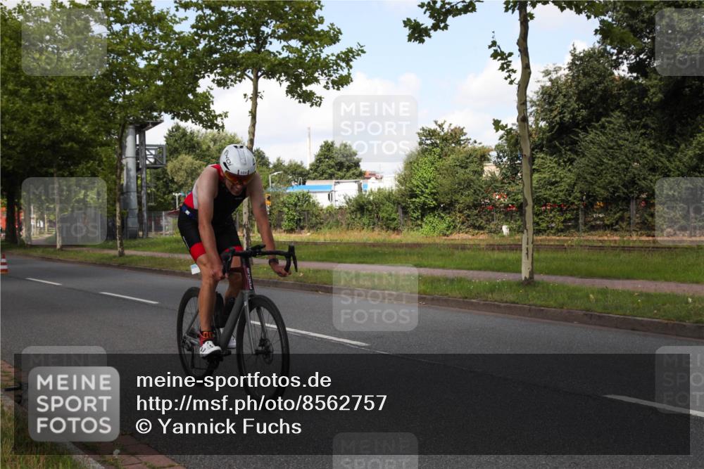10.08.2025 - GEWOBA Citytriathlon Bremen Yannick Fuchs http://msf.ph/oto/8562757 10.08.2025 12:30:11 Radfahren 640, 675, 717, 722, 745, 760, 769, 823, 875, 884, 935, 943, 960, 1013 meine-sportfotos.de