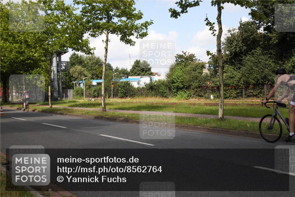 10.08.2025 - GEWOBA Citytriathlon Bremen Yannick Fuchs http://msf.ph/oto/8562764 10.08.2025 12:30:17 Radfahren 640, 717, 722, 733, 745, 760, 769, 823, 884, 932, 935, 943, 1013 meine-sportfotos.de