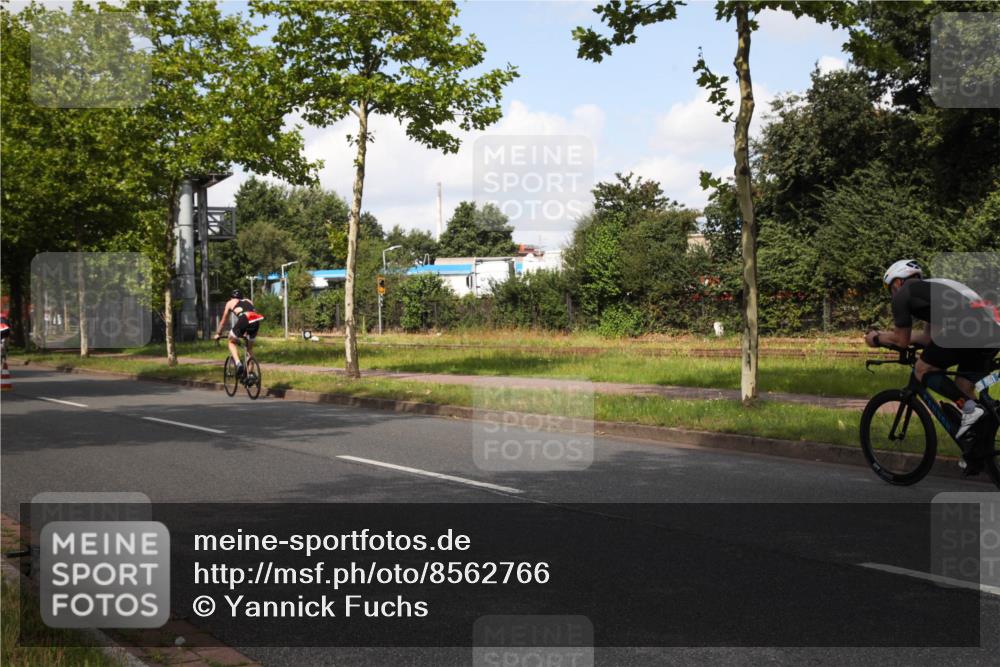 10.08.2025 - GEWOBA Citytriathlon Bremen Yannick Fuchs http://msf.ph/oto/8562766 10.08.2025 12:30:18 Radfahren 717, 722, 733, 745, 760, 823, 884, 932, 935, 943, 1013 meine-sportfotos.de