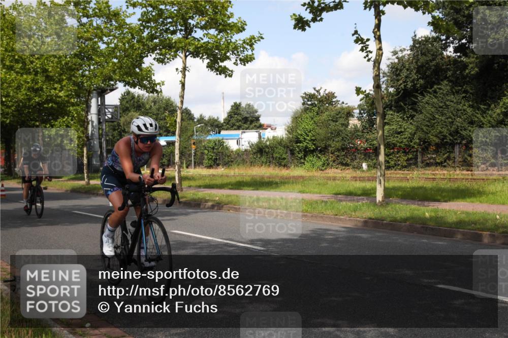 10.08.2025 - GEWOBA Citytriathlon Bremen Yannick Fuchs http://msf.ph/oto/8562769 10.08.2025 12:30:20 Radfahren 722, 733, 745, 760, 767, 823, 884, 932, 935, 943, 1013 meine-sportfotos.de