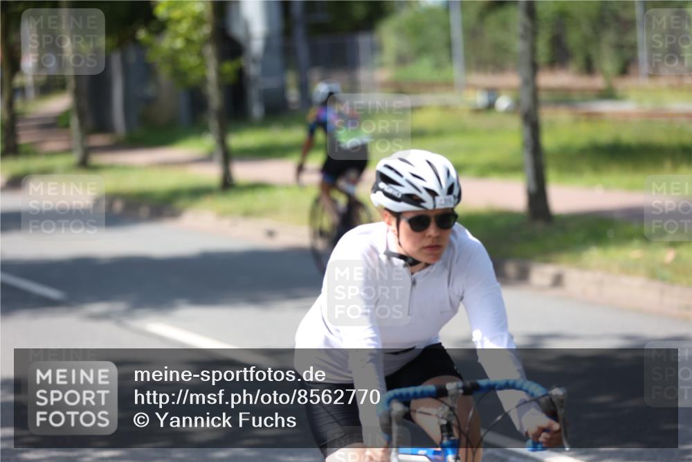 10.08.2025 - GEWOBA Citytriathlon Bremen Yannick Fuchs http://msf.ph/oto/8562770 10.08.2025 14:32:26 Radfahren 105, 113, 284, 299, 344, 355, 362, 366, 370, 393, 433, 463, 489, 508 meine-sportfotos.de