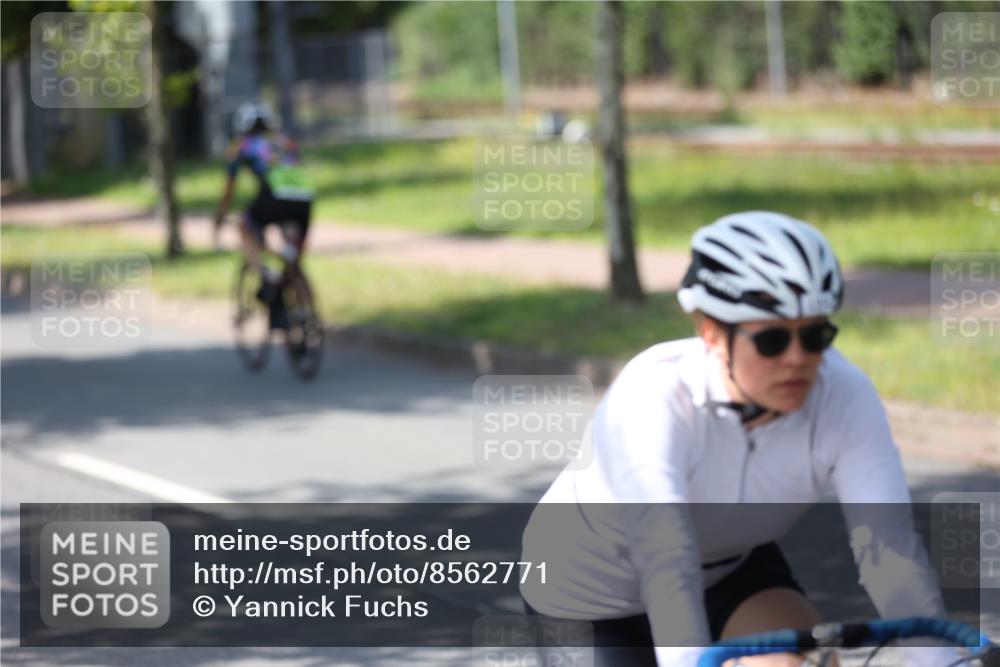 10.08.2025 - GEWOBA Citytriathlon Bremen Yannick Fuchs http://msf.ph/oto/8562771 10.08.2025 14:32:27 Radfahren 105, 113, 284, 299, 355, 362, 366, 370, 393, 433, 463, 489 meine-sportfotos.de