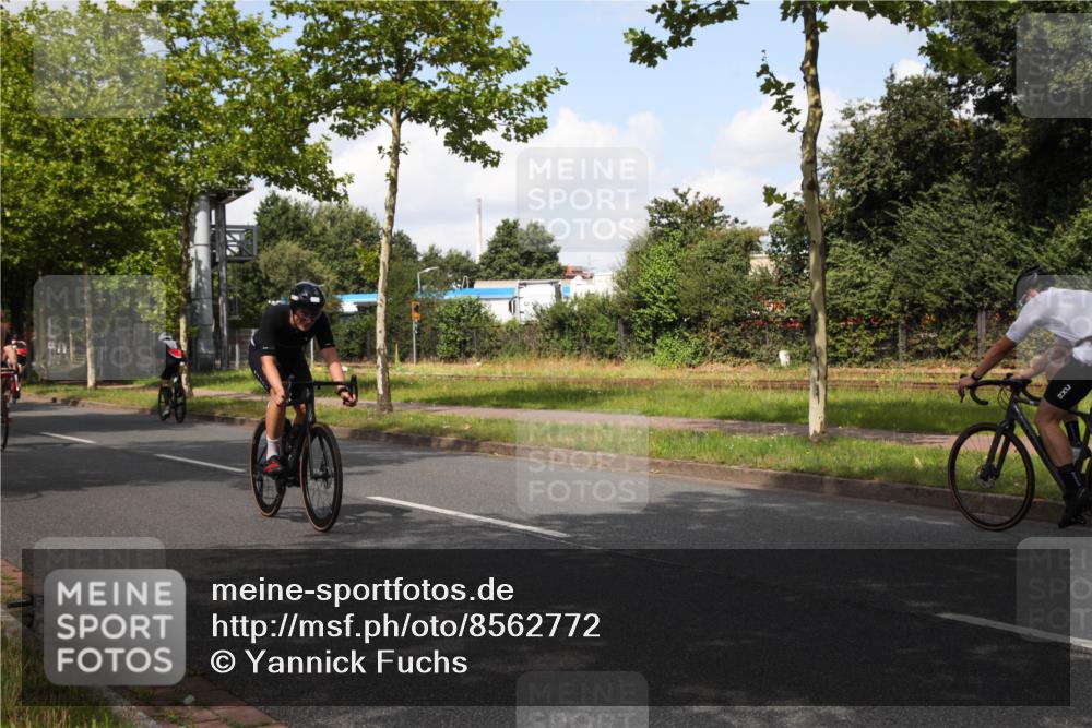 10.08.2025 - GEWOBA Citytriathlon Bremen Yannick Fuchs http://msf.ph/oto/8562772 10.08.2025 12:30:20 Radfahren 722, 733, 745, 760, 767, 823, 884, 932, 935, 943, 1013 meine-sportfotos.de