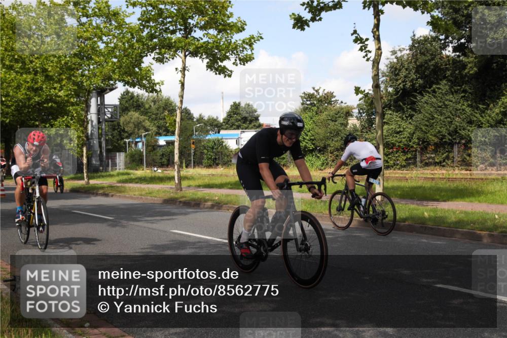 10.08.2025 - GEWOBA Citytriathlon Bremen Yannick Fuchs http://msf.ph/oto/8562775 10.08.2025 12:30:21 Radfahren 722, 733, 745, 760, 767, 823, 884, 932, 935, 943, 1013 meine-sportfotos.de