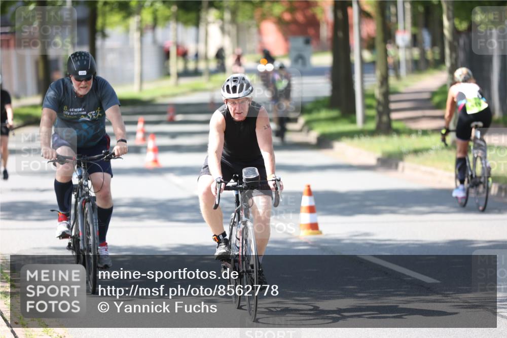 10.08.2025 - GEWOBA Citytriathlon Bremen Yannick Fuchs http://msf.ph/oto/8562778 10.08.2025 14:32:31 Radfahren 105, 284, 299, 355, 370, 393, 420, 463, 489 meine-sportfotos.de